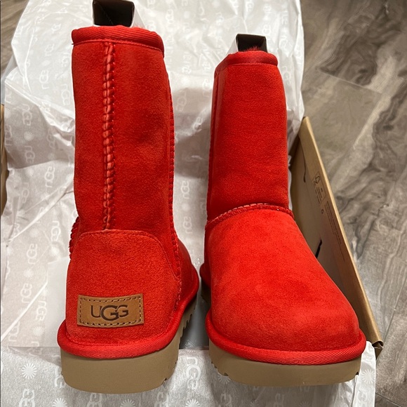 🔥🔥UGG Classic II genuine shearling lined short boot - Picture 12 of 16